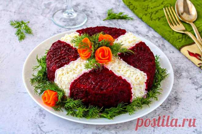 Салат со свеклой и соленым огурцом.
