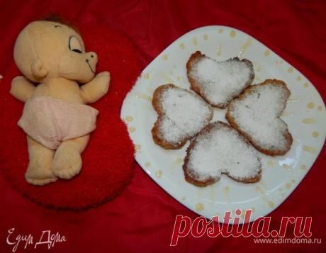 Яблочные оладушки. Ингредиенты: яблоки, яйца куриные, сахар Вкусные яблочные оладушки, испеченные в форме сердечек, можно приподнести утром с чашечкой горячего кофе второй половинке в День всех влюбленных.