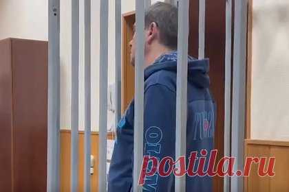 Главу крупнейшего в России предприятия космической отрасли взяли под стражу. Басманный суд Москвы избрал меру пресечения в виде заключения под стражу гендиректору «НПП "Геофизика-космос"» Евгению Фомичеву по уголовному делу об особо крупном мошенничестве. Он арестован на два месяца, до 21 февраля 2024 года. Подсудимый обвиняется в совершении преступления по статье 159 УК РФ.