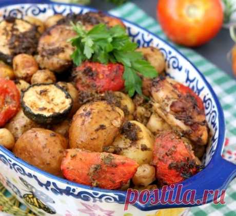 ​Куриные бедра с кабачками и картошкой в духовке Ингредиенты:Куриные бедра - 3 шт.Картофель молодой - 400 гКабачки - 2 шт.Помидоры - 250 гРастительное масло - 3 ст.л.Паприка молотая - 1 ч.л.Чеснок - 2 зубчикаСоль, перец, специи(любые) по вкусуПриготовление:1. Каждое бедрышко разрезать на 2 части по суставу, посолить, поперчить....