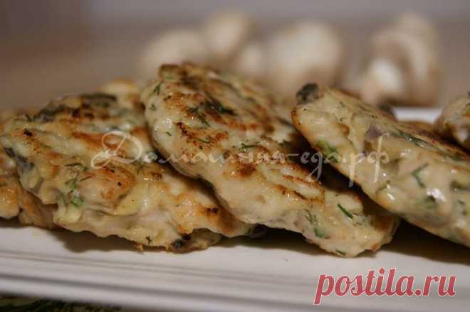 КУРИНЫЕ ОЛАДЬИ С ГРИБАМИ.
