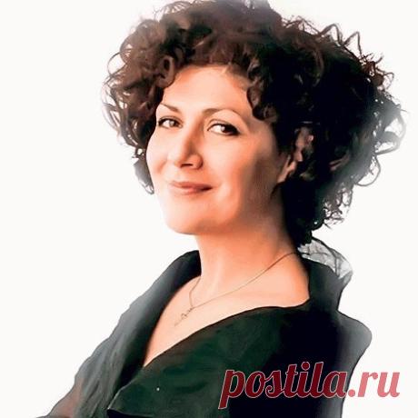 ДИВНА ЛЮБОЕВИЧ
Сербская исполнительница православной духовной музыки.
