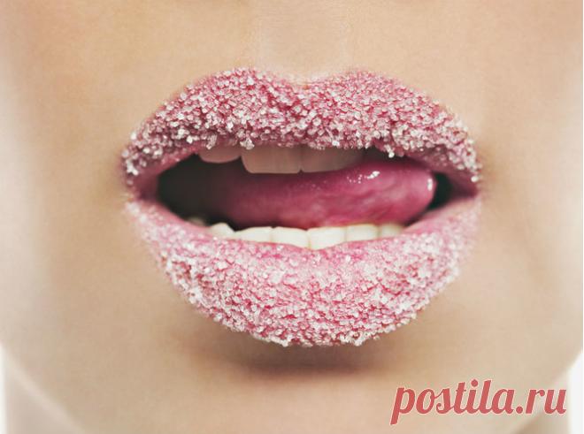 Что делать, если сохнут губы: 5 полезных советов