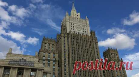 Из-за домыслов о якобы причастности войск РФ к ударам по селу Гроза: МИД вызвал временного поверенного в делах Чехии. В российском МИД рассказали о вызове на Смоленскую площадь временного поверенного в делах Чехии в Москве. Ему был заявлен решительный протест и обстоятельно изложена российская позиция по ситуации вокруг Украины, в том числе в контексте украинских измышлений о мнимой причастности ВС РФ к ударам по гражданской инфраструктуре в населённом пункте Гроза Харьковской области. Ещё в…