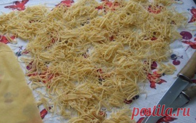 Лапша домашняя - самый простой рецепт! Забываем про заморочки! Можно добавить в куриный бульон и будет просто супер!