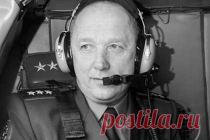 Умер бывший главнокомандующий сухопутными войсками ВС РФ. Умер бывший главнокомандующий сухопутными войсками вооруженных сил РФ Алексей Маслов. В Уралвагонзаводе заявили, что генерал армии скоропостижно скончался в Главном военно-клиническом госпитале имени Бурденко. Ему было 69 лет. Маслов прошел путь от командира взвода до главнокомандующего сухопутными войсками.