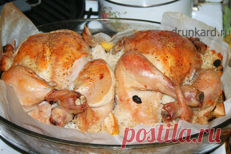 Цыплёнок фаршированный яблоками, рисом и изюмом