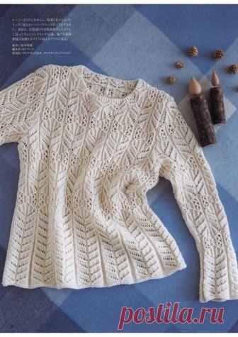 Кремовый узорчатый пуловер спицами