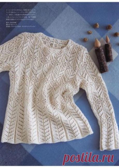 Кремовый узорчатый пуловер спицами