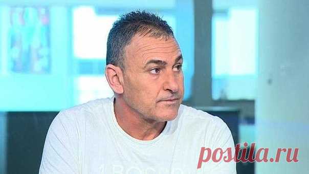 Счастливый конец печальной истории
Вот такой счастливый конец пляжного вора, который спас сотни людей!

Mоти Ашкенази — легендарный тель–авивский вор, джанки и пройдоха. Его специалитет — кошельки на городских пляжах. Его лучший друг — героин. Но весь Израиль знает его как героя и любит как родного сына.

В июне 1997 года рецидивист Ашкенази нарушил условия домашнего ареста и вышел прогуляться по пляжу «Иерушалаим». В тот день израильские школьники отмечали последний учебн...