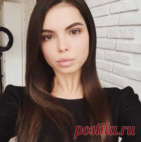 ДОМАШНЕЕ ЛЕЧЕНИЕ ВОЛОС: шесть полезных рецептов 

Средство для всех типов волос 

Яйцо - одно из самых эффективных средств для лечения волос. В зависимости от длины и густоты волос, возьмите одно или два яйца. Взбейте их до появления пены, и нанесите на чистые влажные волосы и кожу головы. Через 20-30 минут смойте яйцо прохладной водой (слишком теплая или горячая вода приведет к тому, что яйцо «сварится» на волосах, и его будет трудно вычесать). Некоторые используют яйцо в...
