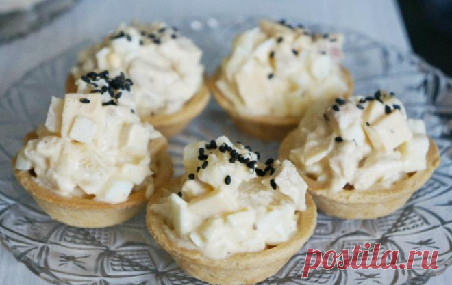 Тарталетки с начинкой из курицы и ананасов | Простая в приготовлении, но очень вкусная закуска.