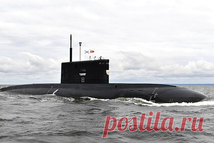 Российские атомные подлодки вооружат новыми торпедами. Российские атомные подлодки вооружат перспективными электрическими торпедами УЭТ-1 «Ихтиозавр». По данным ТАСС, боевые снаряды поступят на вооружение в ближайшие годы. Уточняется, что процесс перевооружения начнется после полного оснащения ими дизель-электрических подлодок проекта 636.3 и проекта 677.