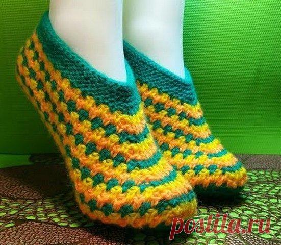Тапочки спицами для взрослых, но принципу вязания детских пинеток
