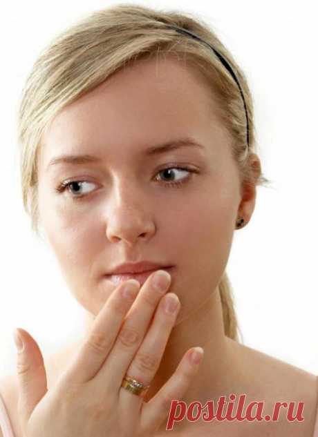 3 мазь от бородавок
Неприятный косметический дефект в виде бородавок может возникнуть на любом участке тела. Однако их появление должно насторожить. Поскольку источником их возникновения является вирус папилломы человека. Он способен длительное время существовать совершенно бессимптомно в организме. При этом активизировать рост бородавок  может резкое ослабление иммунитета, микротравмы кожи или недостаточное соблюдение гигиены. Для удаления таких дефектов применяется мазь от бородавок.