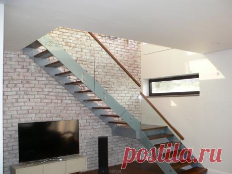 Лестницы, ограждения, перила из стекла, дерева, металла Маршаг – Самонесущее ограждение лестницы на тетивах