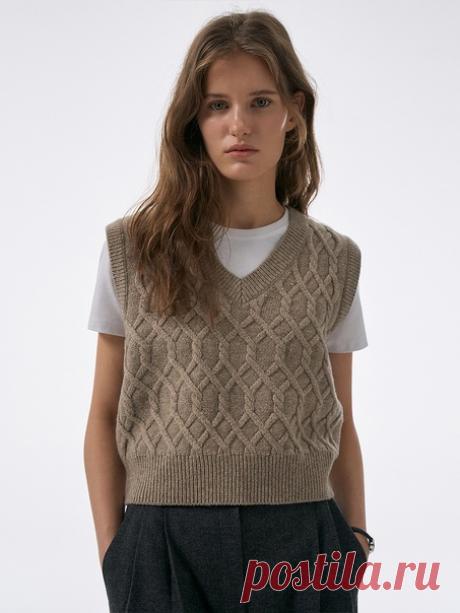 Запись на стене Классическая, но очень симпатичная безрукавка, схема узораРаппорт - 14 петель и 32 ряда.