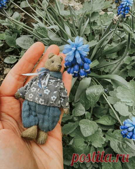 Bear “Forget -me -not” by Olga Voronina Bear "Forget-me-not" is sewn from flannel using Teddy technique. 5 splint connections, glass eyes made of micro beads. Clothes are not removed. Fits in a child's palm) If you like the bear, you want to buy it, write me a message.