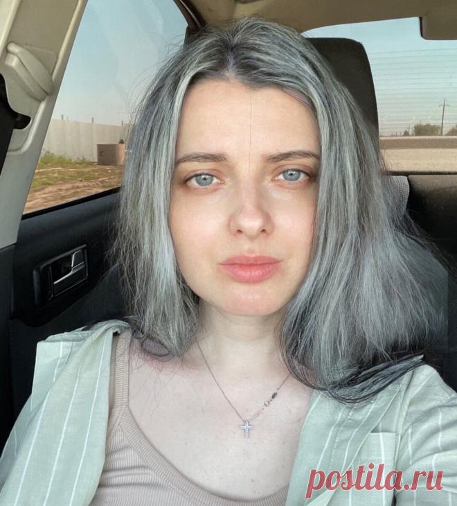 Как закрасить седину дома: пошаговая инструкция и важные моменты, о которых не все знают  ↓
Как закрасить седые волосы
Как правильно закрасить волосы сединой
Как покрасить волосы в домашних условиях
Как красить седые волосы