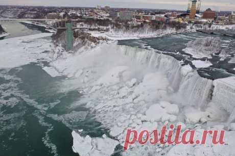 Ниагарский водопад замерз