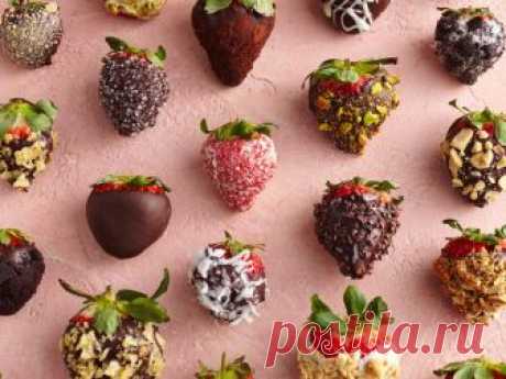 Пицца «Клубника в шоколаде» Вам понадобится: тесто для пиццы — 200 г шоколадная глазурь — 70 г маскарпоне — 15 г темный шоколад — 15 г свежая клубника — 45 г маршмеллоу — 8 г безе — 7 г мука пшеничная — 5 г мука для пиццы семола — 1 г Для теста: мука пшеничная — 560 г мука […]