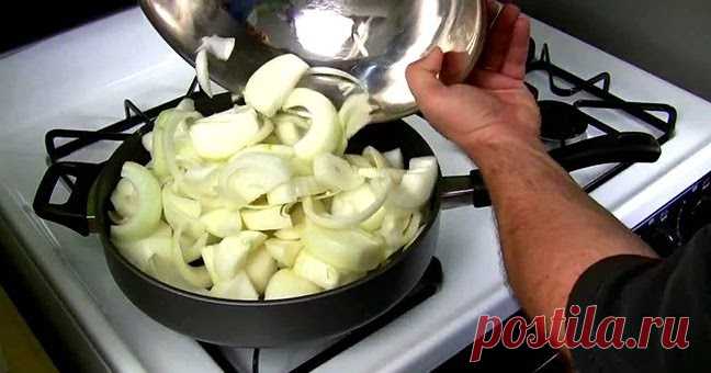 Он бросил 1,5 кг лука в сковородку. А потом я чуть не подавилась слюной Хотя многие хозяйки недолюбливают лук из-за того, что он заставляет нас плакать, из него можно сделать массу вкуснейших блюд! Например, вот этот парень нашёл способ сделать вкуснятину из 1,5 кг лука. Не верите?!
Мы докажем, что это действительно так!
Вот что вам потребуется, чтобы приготовить удивительный французский луковый суп:
1/2 пачки масла;
6 крупных луковиц;
6 зубчиков чеснока;
1/2 стакана сухог...