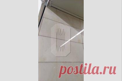 Подтопленная станция московского метро попала на видео. На станции Петровско-Разумовская Московского метрополитена произошел потоп. На кадрах видно, как вода стекает по колонне. На платформе станции видны лужи. Сотрудники положили тряпки в местах скопления воды. В сентябре затопило другую станцию — «Боровское шоссе». В июле из-за ливня водой залило несколько станций.