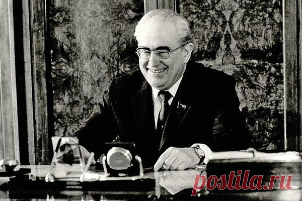 Комитет государственной безопасности СССР был образован 18 марта 1954 года. Предтечей этого окутанного тайной ведомства был НКВД, а после распада СССР оно было преобразовано в ФСБ.