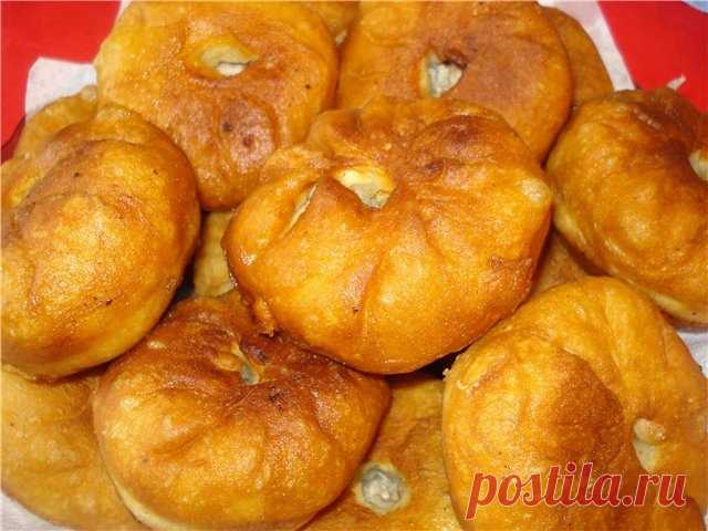 7 очень вкусных рецептов домашних беляшей с мясом Беляши. Когда я слышу это слово, у меня сразу начинают течь слюнки. Рецептов беляшей множество. И каждый рецепт хорош. Всё зависит от того, как приготовить тесто и фарш. Беляши с говядиной и свининой, с бараниной. Дрожжевое тесто. Здесь вы найдёте простые и лёгкие рецепты беляшей с мясом на дрожжевом тесте.