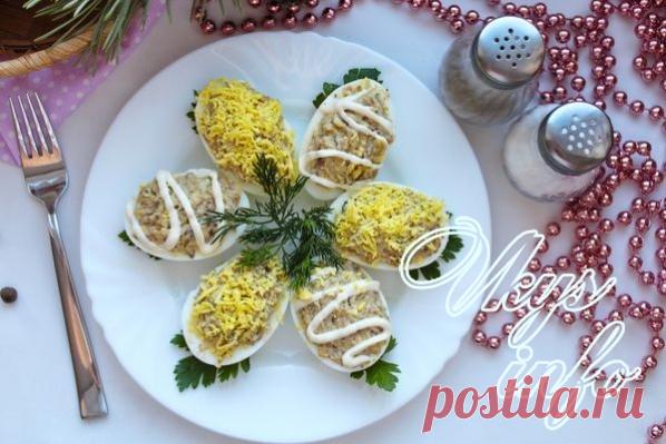 Фаршированные яйца шпротами