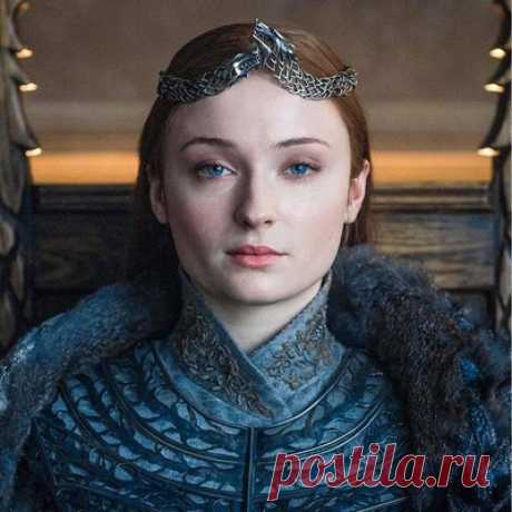 [тест] Выбери маникюр и узнай, на какую рыжую героиню из сериалов ты похожа | Санса из сериала «Игра престолов»
Ты — Санса, королева Севера! Несмотря на всю твою нежность, женственность и элегантность, в глубине скрываешь острые шипы, которые можешь обнажить в самый неожиданный момент.