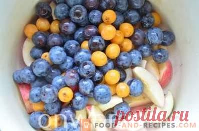 Kompozitas iš obuolių ir slyvų žiemai