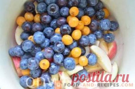 Kompozitas iš obuolių ir slyvų žiemai