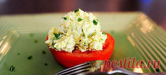 Закуска из авокадо с яйцом и помидором - рецепт приготовления с фото