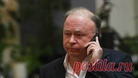 МВД объявило в розыск журналиста Андрея Караулова РИА Новости. МВД России объявило в розыск журналиста Андрея Караулова, следует из ведомственной базы данных. «Основание для розыска: разыскивается по статье УК РФ», — указано в реестре. Караулов ранее рассказал РИА Новости, что находится на лечении в Дубае. Журналист планировал вернуться в Россию после операции на сердце. В начале ноября Караулов сообщил, что в его доме провели обыск по заявлению главы «Ростеха» Сергея Чеме...