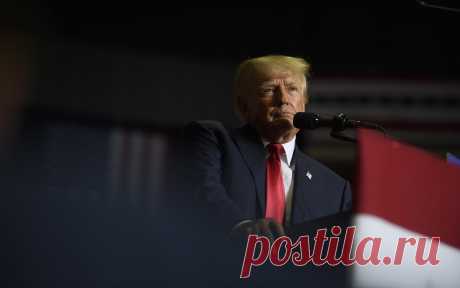 Трамп заявил о риске немцев «остаться без страны» и белом флаге Меркель. Власти Германии смеялись над предупреждениями о риске энергозависимости от России, однако теперь ситуация изменилась, заявил Трамп. Он сообщил об отправленном ранее Меркель белом флаге, указав на скорую «капитуляцию» перед Россией