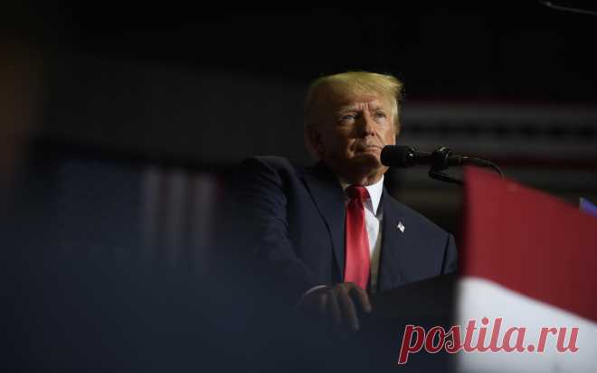 Трамп заявил о риске немцев «остаться без страны» и белом флаге Меркель. Власти Германии смеялись над предупреждениями о риске энергозависимости от России, однако теперь ситуация изменилась, заявил Трамп. Он сообщил об отправленном ранее Меркель белом флаге, указав на скорую «капитуляцию» перед Россией