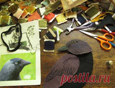 Birds of Beebe Woods (crow) I’ve emerged from my months-long blissful state of stitching Birds of Beebe Woods, just long enough to show some process pictures of the crow, whom I’ve named Argyle. He’s about 1…