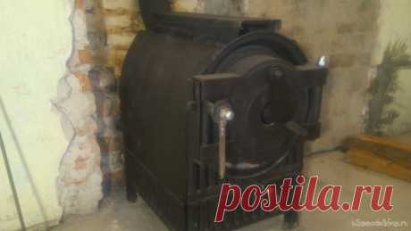 Отопительная печь из колёсных дисков и тормозного барабана Здравствуйте, уважаемые посетители сайта "в гостях у Самоделкина". Сегодня я хочу рассказать о том, как я сделал дровяную отопительную печь практически из металлолома. Изначально у меня была мысль по быстрому сварить "буржуйку", которая позволила бы мне не прерывать работы на
