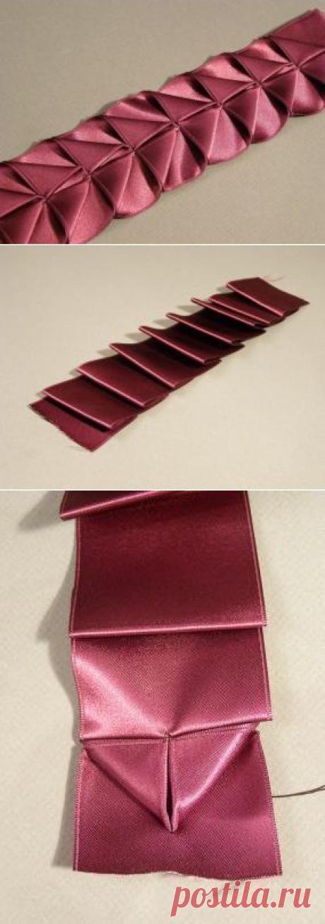 Как красиво сложить атласную ленту