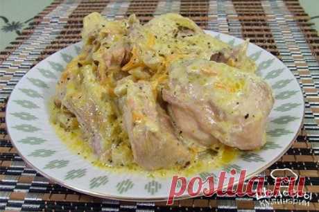 ФРИКАСЕ ИЗ КРОЛИКА 🍖
ИНГРЕДИЕНТЫ:
● Кролик — 1 Штука
● Лук — 1 Штука
● Морковь — 1 Штука
● Сливки — 150 Грамм
● Соль и приправы — По вкусу
ПРИГОТОВЛЕНИЕ:
1. Я обычно для этого блюда беру крольчиху. Если приобретаете мясо на ферме, постарайтесь купить молодого кролика. В противном случае, придется мясо вымачивать в воде (кролики, разведенные на частных фермах, зачастую имеют специфический запах). Разделываем тушку на небольшие куски.
2. Обваливаем каждый кусок в муке и специях. Лучше сразу сме