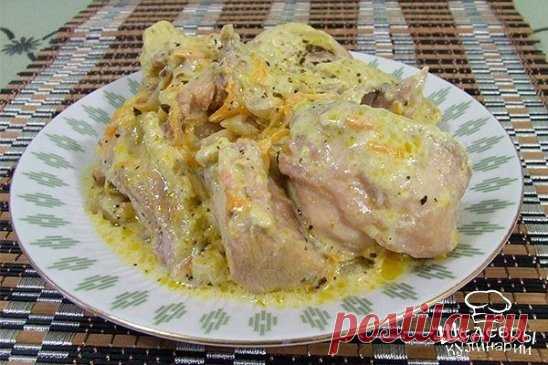ФРИКАСЕ ИЗ КРОЛИКА 🍖
ИНГРЕДИЕНТЫ:
● Кролик — 1 Штука
● Лук — 1 Штука
● Морковь — 1 Штука
● Сливки — 150 Грамм
● Соль и приправы — По вкусу
ПРИГОТОВЛЕНИЕ:
1. Я обычно для этого блюда беру крольчиху. Если приобретаете мясо на ферме, постарайтесь купить молодого кролика. В противном случае, придется мясо вымачивать в воде (кролики, разведенные на частных фермах, зачастую имеют специфический запах). Разделываем тушку на небольшие куски.
2. Обваливаем каждый кусок в муке и специях. Лучше сразу сме