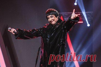 Раскрыт размер пенсии Лолиты. Певица Лолита Милявская раскрыла размер своей пенсии. Она сообщила, что ежемесячно получает от государства 23,8 тысячи рублей. Певица поблагодарила правительство Москвы за пенсионную надбавку. Артистка также отметила, что содержит семью и помогает людям на «честно заработанные и отложенные».