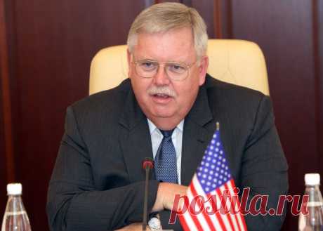 *Человек, разваливший Грузию и Украину, отныне посол США в России.* Жук конечно ещё тот, но тоже человек и голова одна... короче будем решать по ходу.