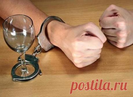 Лечение алкогольной зависимости народными средствами 
Алкоголизм – это заболевание, при котором постоянное отравление этиловым спиртом приводит к поражению внутренних органов. Лечение алкогольной зависимости народными средствами требует длительного врем…