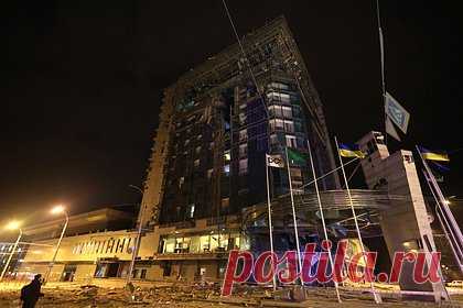 Подполье назвало цели российских ударов в Харькове. Координатор Николаевского подполья Сергей Лебедев назвал цели российских ударов в Харькове. По его словам, они были направлены на здания, в которых располагались украинские националисты из запрещенных в России экстремистских организаций «Правый сектор» и «Кракен». После попаданий в одном из зданий возник пожар.