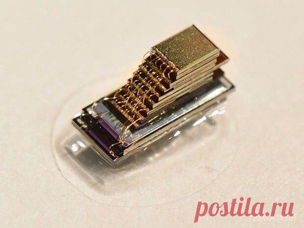 Micromote - самый маленький в мире компьютер размером в 1 кубический мм Группа американских ученых из Мичиганского университета представила самый маленький полноценный компьютер Micromote объемом 1 кубический миллиметр, который использует для своей работы всего несколько нановатт энергии. Устройство получило достаточно мощности, чтобы стать вычислительным центром для небольших камер, устройств для распознавания звуков, датчиков измерения температуры или уровня освещения, медицинских…