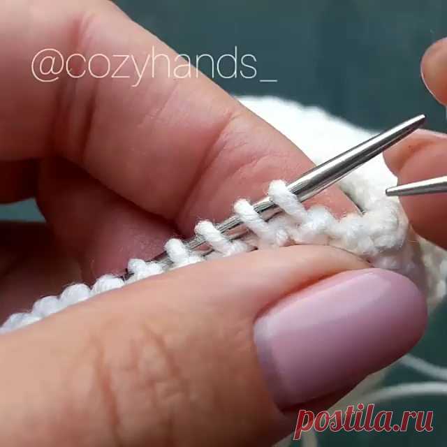 Изделие готово - пора закрывать! Один из способов показывает @cozyhands_
• • • • • •
Еще один способ закрытия петель иглой
⠀
Способ легкий  и простой. Можно использовать при закрытии полотна, связанного узором (например, лицевая гладь с ажурными элементами, платочная вязка).
⠀
Край получается не очень эластичным. Степень эластичности зависит от эластичности пряжи, натяжения нити при закрытии.
⠀
Перед началом закрытия проверить как лежат петли на спице. Все петли должны смо...
