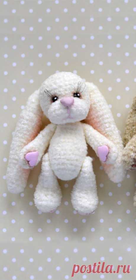 PDF Миниатюрные звери крючком. FREE crochet pattern; Аmigurumi animal patterns. Амигуруми схемы и описания на русском. Вязаные игрушки и поделки своими руками #amimore - зайка, мишка и собачка, заяц, медведь, собака, зайчик, медвежонок, щенок.