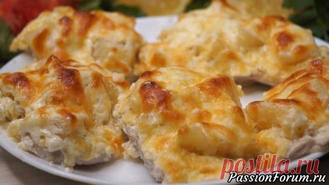 Беспроигрышный вариант ВКУСНОГО МЯСА к праздничному столу! - запись пользователя kalnina в сообществе Болталка в категории Кулинария Это сочно, нежно, безумно вкусно и очень просто в приготовление. Всегда выручит вас при подготовке праздничного стола. Получается очень вкусно из любого мяса. ИНГРЕДИЕНТЫ  Мясо – 800гр.Ананасы консервированные – 500гр.Сыр – 120гр.Сметана – 150гр.